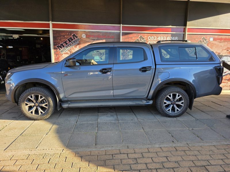 daama 画像はイメージ Isuzu D-Max 2022+ Wheel Arches (slimline) – Mighty Thor Bakkie