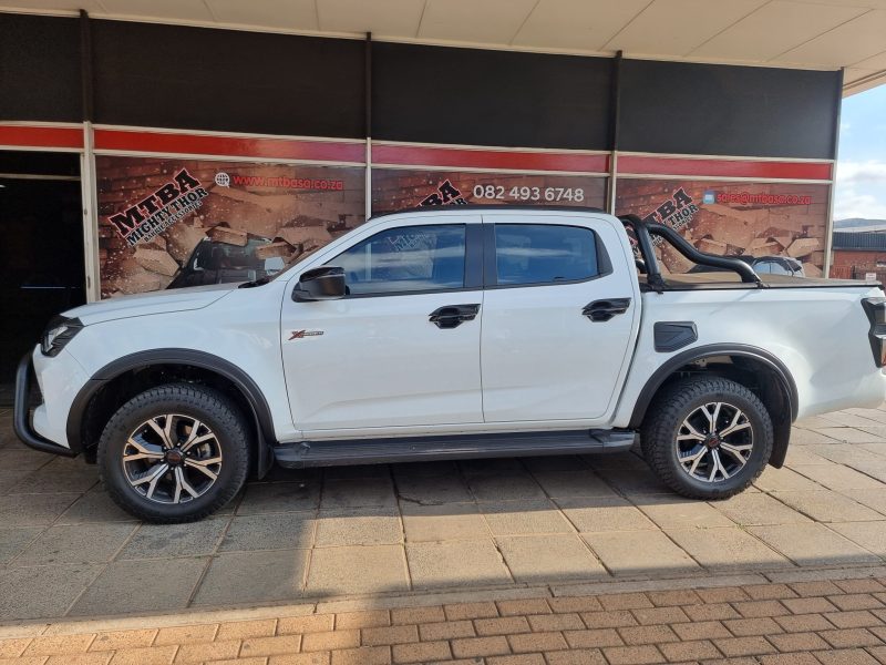 daama 画像はイメージ Isuzu D-Max 2022+ Wheel Arches (slimline) – Mighty Thor Bakkie