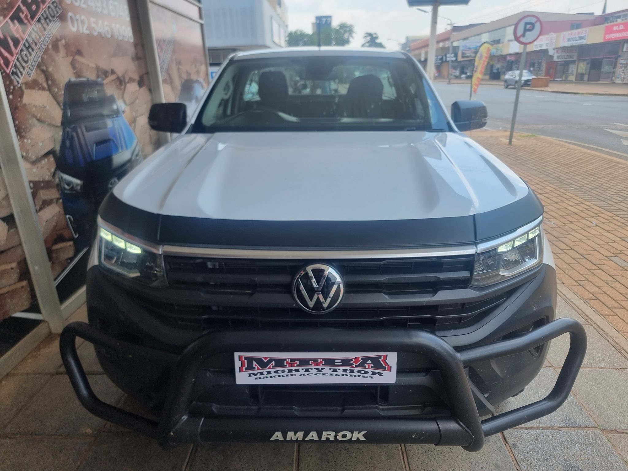 thumbnail image 2 of Auto-Bra Bonnet Bra For VW Amarok 2010-2022 – Black Stone Guard Protector, Tuning Style 2 of 5