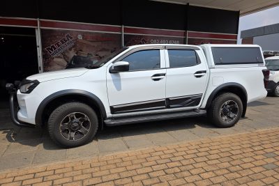 Isuzu D-Max 2022+ Wheel Arches (slimline) Textured