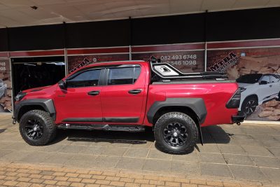 Toyota Hilux 2015+ Side Steps (Hamer Shadow)