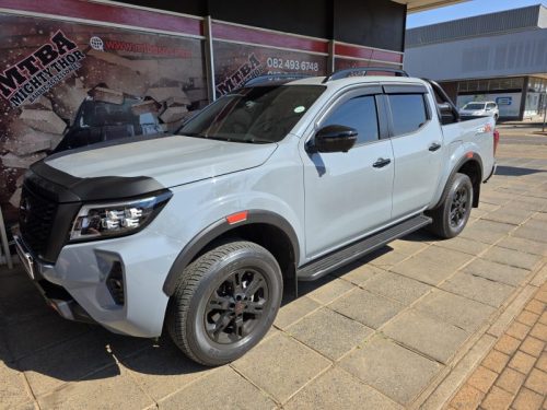 Bonnet guard, windhields, roof rails, roll bar black - Nissan Navara