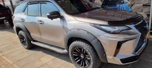 Fender flares V2, windshields, door handle inner cups, headlamp covers - Toyota Fortuner 2016 (1)