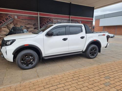 Fender flares red insert, sports bar, windshields, door handle innr cups, headlamp covers -NISSAN NAVARA D23 e