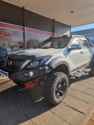 Hamer King series front bumper, mega bonnet scoop, studded wheel arches, windshields matt black, door handle inner cups - Mazda BT50 (1)
