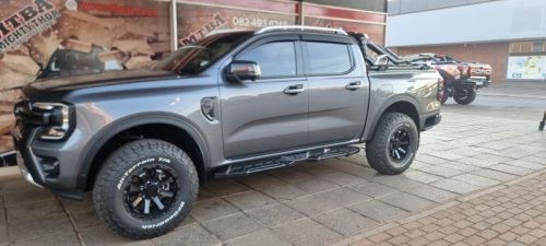 Hamer shadow side step, Armando dusk roll bar - Ford Ranger Next Genn (1)