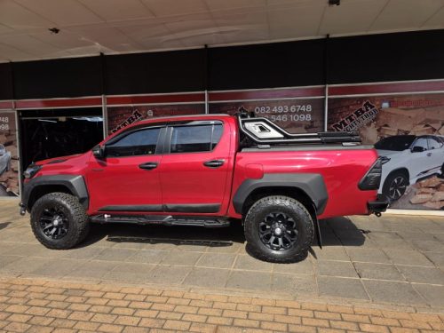 Hamer shadow side steps, hamer night fury roll bar - Toyota hilux 2021 (1)