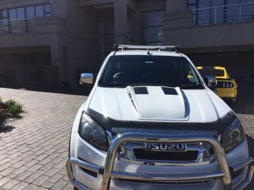 ISUZU BONNET SCOOP