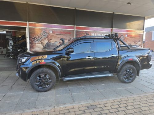 Roof rails, snorkel, fender flares red insert - nissan navara d23 2021 (1)