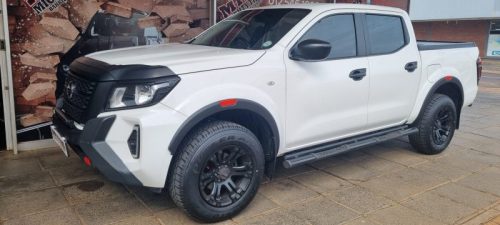 Side step black, bonnet guard, led fog light cover, wheel arches red insert - Nissan Navara