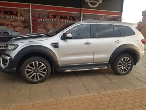 Studded wheel arches, bonnet scoop, Zenith bumper - Everest